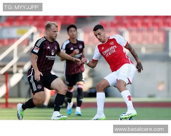 AC米兰大胜巴萨6-2友谊赛中展现强大实力引发热议 AC米兰大胜巴萨6-2友谊赛中展现强大实力引发热议