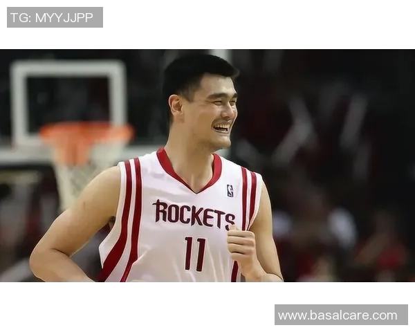 姚明精彩出场表演引发全场热烈欢呼展现篮球巨星风采