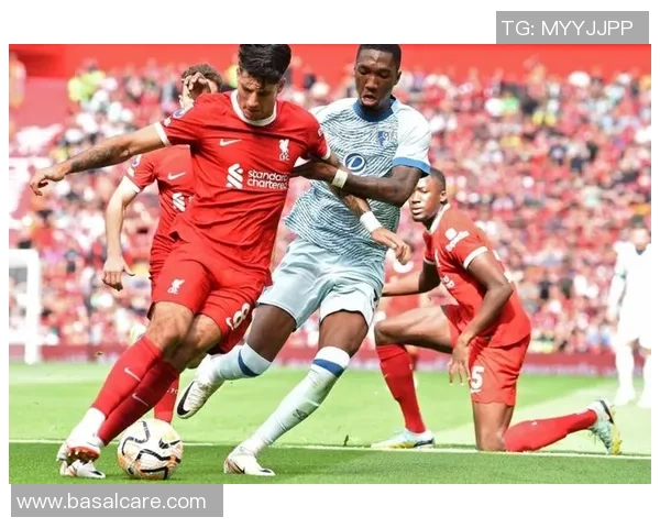 西甲激战：多特蒙德与热刺1比1平局引发争议判罚引发全场热议