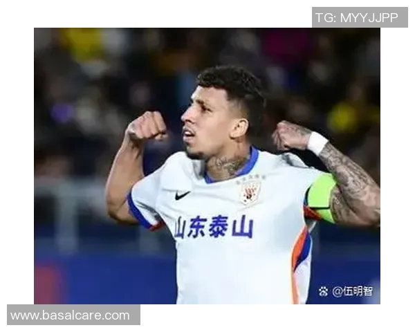 世界杯决赛：AC米兰逆转尤文图斯帽子戏法点燃全场激情解析