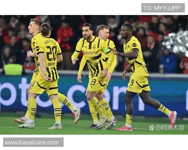 欧冠激战：里昂逆转多特蒙德全场沸腾瞬间回顾与分析