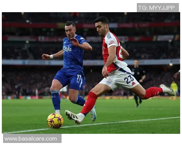 英超激战阿森纳逆转AC米兰六比二争议判罚引发全场热议