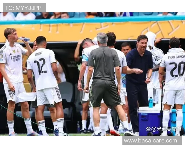 德甲激战:拜仁与皇马2比2平局引发争议判罚全场沸腾 德甲激战:拜仁与皇马2比2平局引发争议判罚全场沸腾